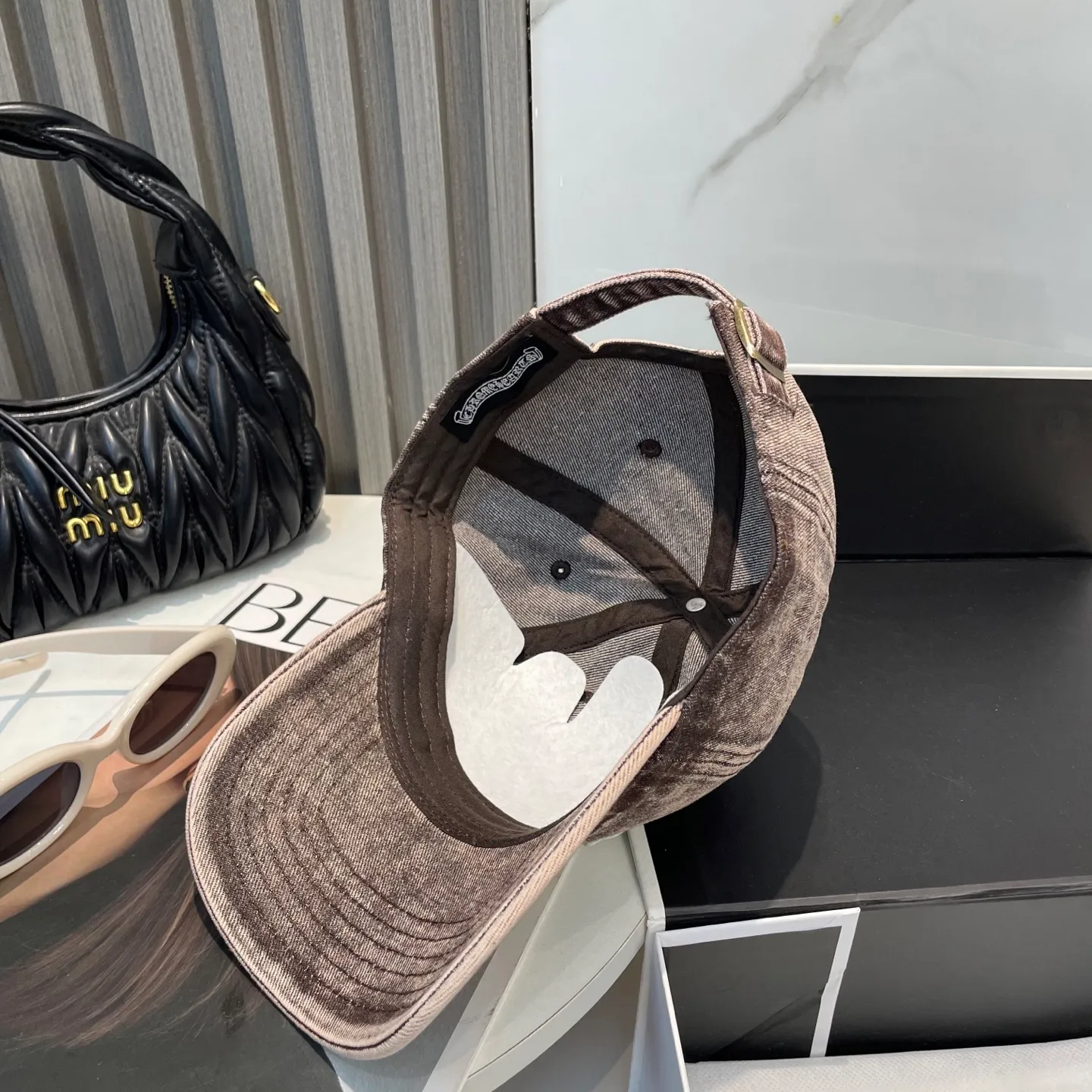 P76 Crow Heart 🆕🆕25 new baseball cap, stylish and classic cross logo, casual with a cool feeling, unisex style, same style for men and women! Very easy to match! Head circumference: 56-58cm is available
